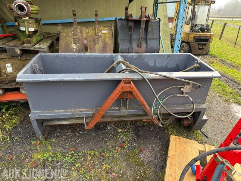 Sami Strøkasse til traktor - Maatalouskoneet: kuva  Sami Strøkasse til traktor - Maatalouskoneet Sami Strøkasse til traktor - Maatalouskoneet: kuva  Sami Strøkasse til traktor - Maatalouskoneet