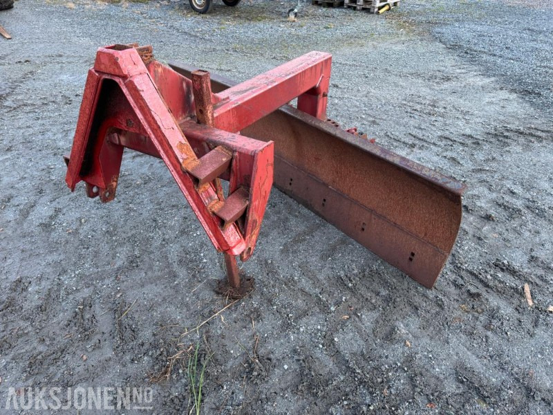 Skjær til traktor - Maatalouskoneet: kuva  Skjær til traktor - Maatalouskoneet Skjær til traktor - Maatalouskoneet: kuva  Skjær til traktor - Maatalouskoneet