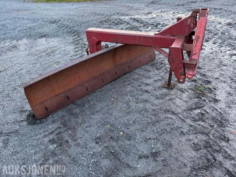 Skjær til traktor - Maatalouskoneet: kuva  Skjær til traktor - Maatalouskoneet Skjær til traktor - Maatalouskoneet: kuva  Skjær til traktor - Maatalouskoneet
