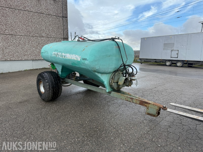 Vannvogn til traktor - Maatalouskoneet: kuva  Vannvogn til traktor - Maatalouskoneet Vannvogn til traktor - Maatalouskoneet: kuva  Vannvogn til traktor - Maatalouskoneet