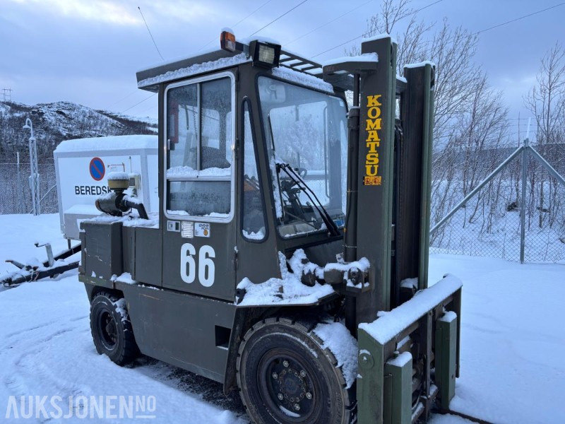 1986 Komatsu FD-45-T4 motvekts truck - Materiaalinkäsittely: kuva 1986 Komatsu FD-45-T4 motvekts truck - Materiaalinkäsittely 1986 Komatsu FD-45-T4 motvekts truck - Materiaalinkäsittely: kuva 1986 Komatsu FD-45-T4 motvekts truck - Materiaalinkäsittely