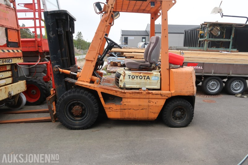 Materiaalinkäsittely 1986 Toyota 4FG-25 FSV Truck - rep.objekt uten minstepris: kuva Materiaalinkäsittely 1986 Toyota 4FG-25 FSV Truck - rep.objekt uten minstepris