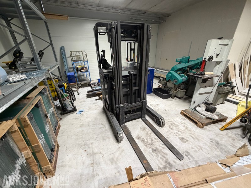 2013 Nissan UND140 Skyvemasttruck - 4,8m med batterilader - Materiaalinkäsittely: kuva 2013 Nissan UND140 Skyvemasttruck - 4,8m med batterilader - Materiaalinkäsittely 2013 Nissan UND140 Skyvemasttruck - 4,8m med batterilader - Materiaalinkäsittely: kuva 2013 Nissan UND140 Skyvemasttruck - 4,8m med batterilader - Materiaalinkäsittely