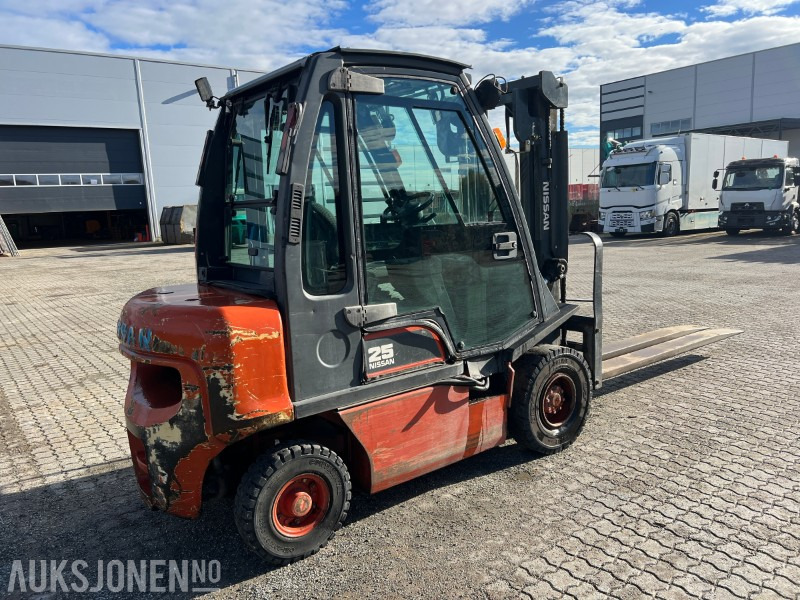 Nissan E25 med 2500kg løfte kapasitet 3,3 m løfte høyde - Materiaalinkäsittely: kuva  Nissan E25 med 2500kg løfte kapasitet 3,3 m løfte høyde - Materiaalinkäsittely Nissan E25 med 2500kg løfte kapasitet 3,3 m løfte høyde - Materiaalinkäsittely: kuva  Nissan E25 med 2500kg løfte kapasitet 3,3 m løfte høyde - Materiaalinkäsittely