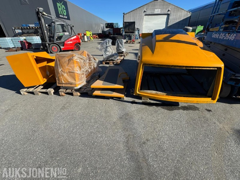 Moxy MT41 panser og side kasser med lokk. - Rakennustarvikkeet: kuva Moxy MT41 panser og side kasser med lokk. - Rakennustarvikkeet Moxy MT41 panser og side kasser med lokk. - Rakennustarvikkeet: kuva Moxy MT41 panser og side kasser med lokk. - Rakennustarvikkeet