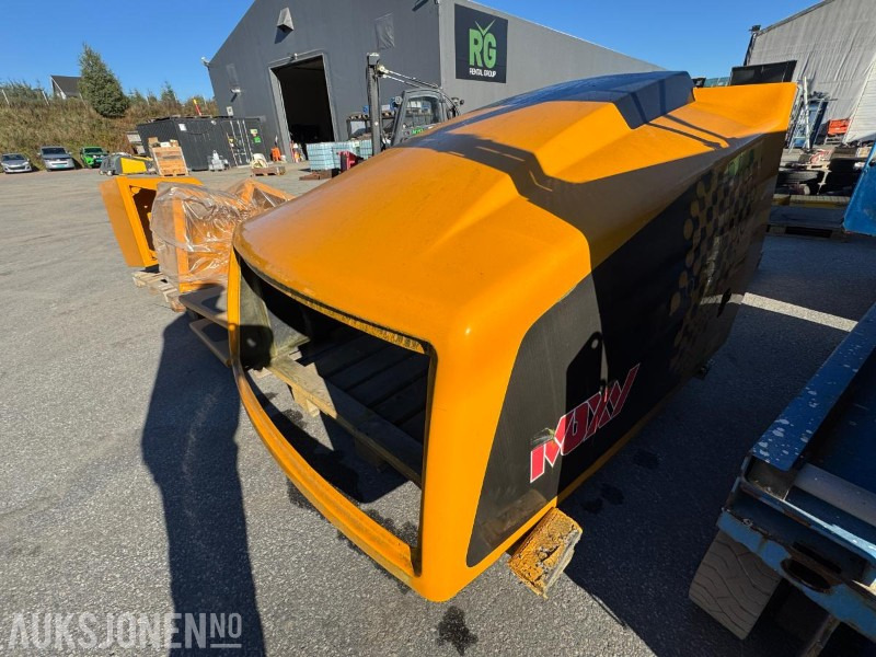Moxy MT41 panser og side kasser med lokk. - Rakennustarvikkeet: kuva Moxy MT41 panser og side kasser med lokk. - Rakennustarvikkeet Moxy MT41 panser og side kasser med lokk. - Rakennustarvikkeet: kuva Moxy MT41 panser og side kasser med lokk. - Rakennustarvikkeet