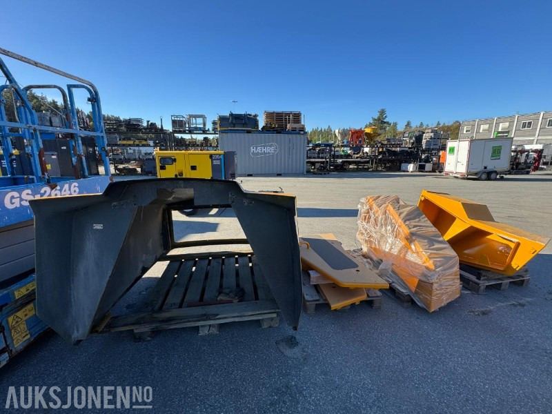 Moxy MT41 panser og side kasser med lokk. - Rakennustarvikkeet: kuva Moxy MT41 panser og side kasser med lokk. - Rakennustarvikkeet Moxy MT41 panser og side kasser med lokk. - Rakennustarvikkeet: kuva Moxy MT41 panser og side kasser med lokk. - Rakennustarvikkeet