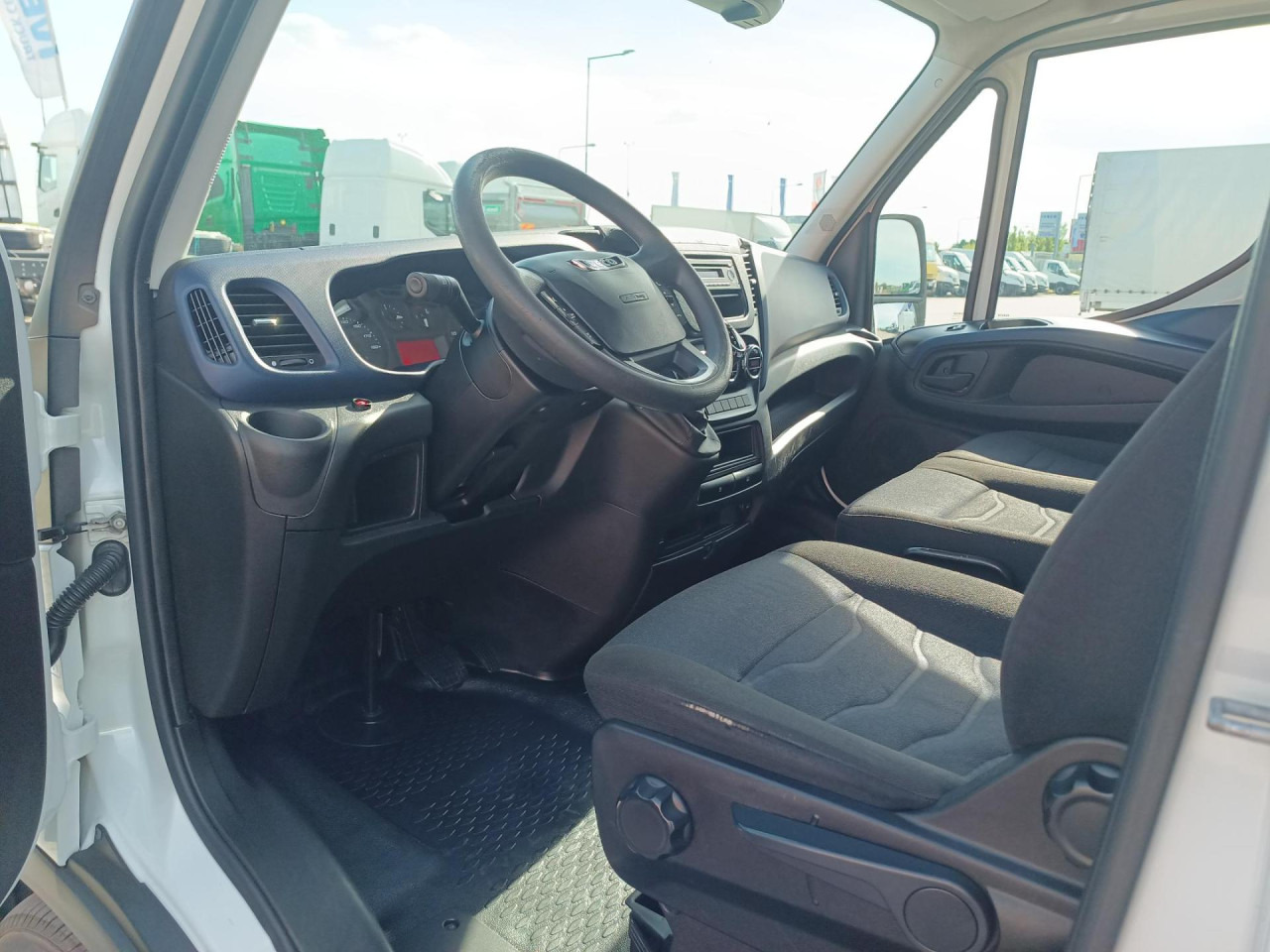 IVECO Daily 35S16A8 - Jakeluauto: kuva IVECO Daily 35S16A8 - Jakeluauto IVECO Daily 35S16A8 - Jakeluauto: kuva IVECO Daily 35S16A8 - Jakeluauto