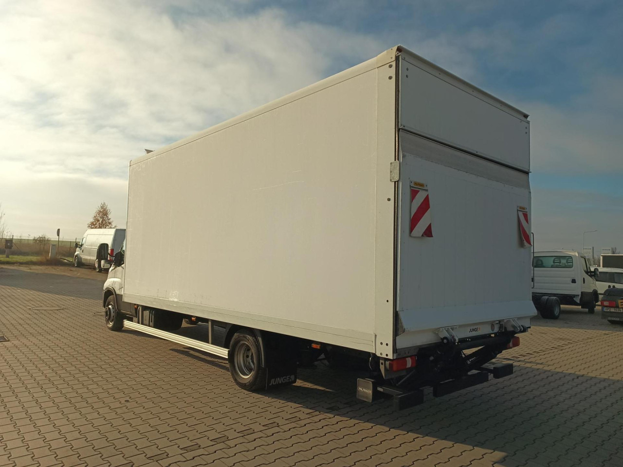 Jakeluauto IVECO Daily 70C18A8/P: kuva Jakeluauto IVECO Daily 70C18A8/P Jakeluauto IVECO Daily 70C18A8/P: kuva Jakeluauto IVECO Daily 70C18A8/P