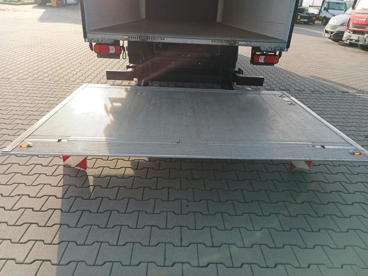 Jakeluauto IVECO Daily 70C18A8/P: kuva Jakeluauto IVECO Daily 70C18A8/P Jakeluauto IVECO Daily 70C18A8/P: kuva Jakeluauto IVECO Daily 70C18A8/P