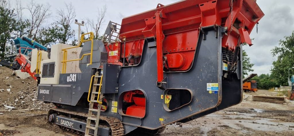 Sandvik QJ 241 - Mobiilimurskain: kuva Sandvik QJ 241 - Mobiilimurskain Sandvik QJ 241 - Mobiilimurskain: kuva Sandvik QJ 241 - Mobiilimurskain