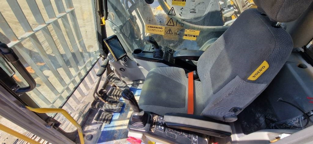 Volvo EC 380 EL - Telakaivukone: kuva Volvo EC 380 EL - Telakaivukone Volvo EC 380 EL - Telakaivukone: kuva Volvo EC 380 EL - Telakaivukone