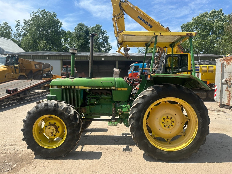 John Deere 1640 4x4 - Korkeamaavarainen traktori: kuva John Deere 1640 4x4 - Korkeamaavarainen traktori John Deere 1640 4x4 - Korkeamaavarainen traktori: kuva John Deere 1640 4x4 - Korkeamaavarainen traktori