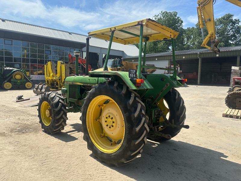 John Deere 1640 4x4 - Korkeamaavarainen traktori: kuva John Deere 1640 4x4 - Korkeamaavarainen traktori John Deere 1640 4x4 - Korkeamaavarainen traktori: kuva John Deere 1640 4x4 - Korkeamaavarainen traktori