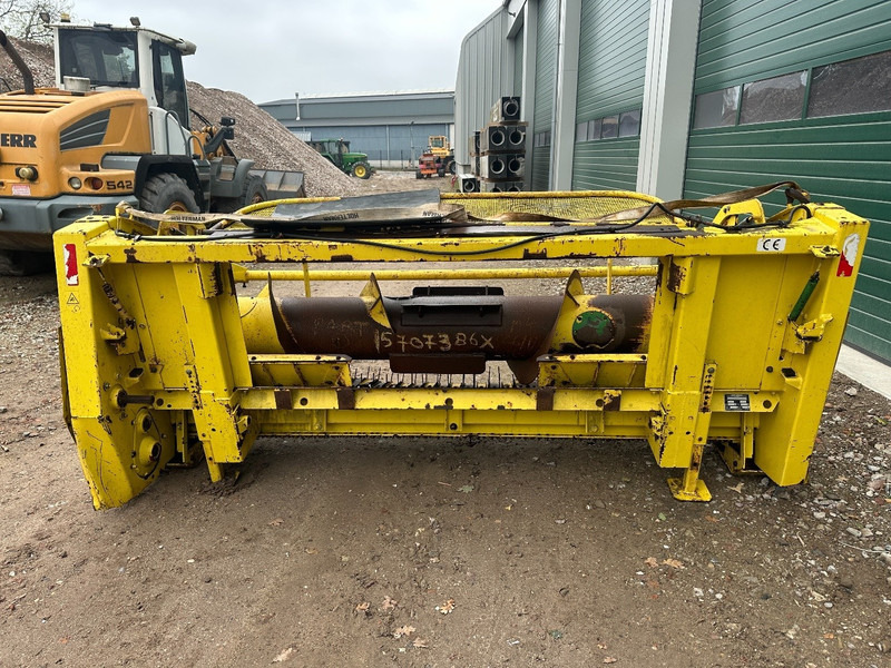 John Deere 630 A - Itsekulkeva silppuri: kuva John Deere 630 A - Itsekulkeva silppuri John Deere 630 A - Itsekulkeva silppuri: kuva John Deere 630 A - Itsekulkeva silppuri
