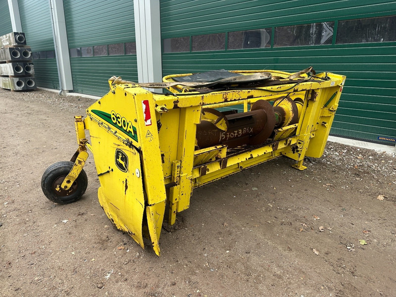 John Deere 630 A - Itsekulkeva silppuri: kuva John Deere 630 A - Itsekulkeva silppuri John Deere 630 A - Itsekulkeva silppuri: kuva John Deere 630 A - Itsekulkeva silppuri