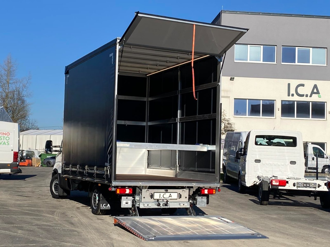 IVECO DAILY 35S18HP D30C | PRITSCHE PLANE + SCHLAFKABINE + LADERAMPE - Pressukapelli tavara-auto: kuva IVECO DAILY 35S18HP D30C | PRITSCHE PLANE + SCHLAFKABINE + LADERAMPE - Pressukapelli tavara-auto IVECO DAILY 35S18HP D30C | PRITSCHE PLANE + SCHLAFKABINE + LADERAMPE - Pressukapelli tavara-auto: kuva IVECO DAILY 35S18HP D30C | PRITSCHE PLANE + SCHLAFKABINE + LADERAMPE - Pressukapelli tavara-auto
