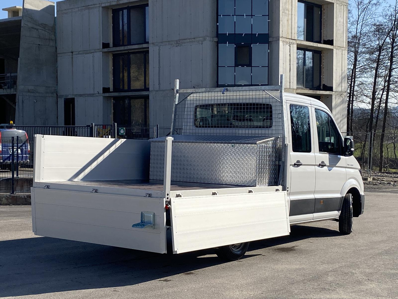 Avolava pakettiauto MAN TGE 3.180 DOKA 1+6 3640MM | OFFENE PRITSCHE + ALU KOFFER AUF DER PRITSCHE: kuva Avolava pakettiauto MAN TGE 3.180 DOKA 1+6 3640MM | OFFENE PRITSCHE + ALU KOFFER AUF DER PRITSCHE