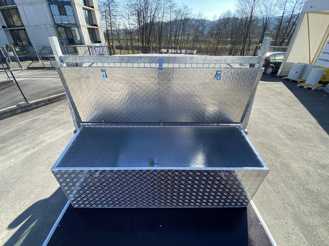 Avolava pakettiauto MAN TGE 3.180 DOKA 1+6 3640MM | OFFENE PRITSCHE + ALU KOFFER AUF DER PRITSCHE: kuva Avolava pakettiauto MAN TGE 3.180 DOKA 1+6 3640MM | OFFENE PRITSCHE + ALU KOFFER AUF DER PRITSCHE