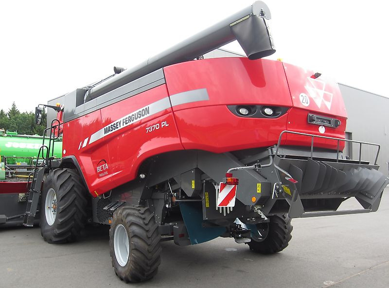 Massey Ferguson MF 7370 PL - Leikkuupuimuri: kuva Massey Ferguson MF 7370 PL - Leikkuupuimuri Massey Ferguson MF 7370 PL - Leikkuupuimuri: kuva Massey Ferguson MF 7370 PL - Leikkuupuimuri