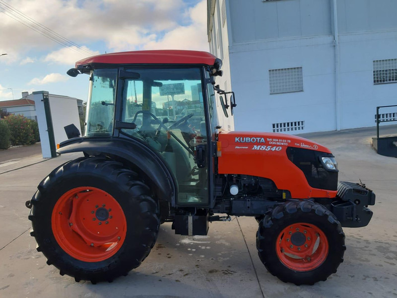 Kubota M8540 - Traktori: kuva Kubota M8540 - Traktori Kubota M8540 - Traktori: kuva Kubota M8540 - Traktori