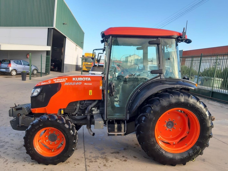 Kubota M8540 - Traktori: kuva Kubota M8540 - Traktori Kubota M8540 - Traktori: kuva Kubota M8540 - Traktori