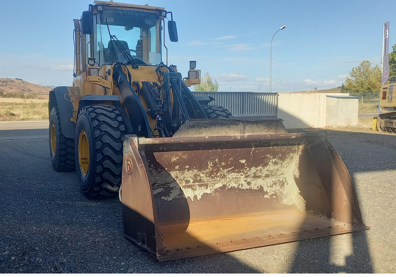Volvo L70E - Pyöräkuormaaja: kuva Volvo L70E - Pyöräkuormaaja Volvo L70E - Pyöräkuormaaja: kuva Volvo L70E - Pyöräkuormaaja