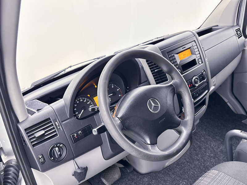 Mercedes-Benz Sprinter 316 2.2 CDI Bakwagen Meubelbak met Laadklep D'Hollandia Cruise Control Zijdeur - Jakeluauto: kuva Mercedes-Benz Sprinter 316 2.2 CDI Bakwagen Meubelbak met Laadklep D'Hollandia Cruise Control Zijdeur - Jakeluauto Mercedes-Benz Sprinter 316 2.2 CDI Bakwagen Meubelbak met Laadklep D'Hollandia Cruise Control Zijdeur - Jakeluauto: kuva Mercedes-Benz Sprinter 316 2.2 CDI Bakwagen Meubelbak met Laadklep D'Hollandia Cruise Control Zijdeur - Jakeluauto