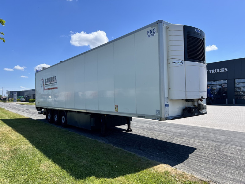 Kögel 3 - assige koeloplegger Carrier vector 1550 - Refrigeraattori puoliperävaunu: kuva Kögel 3 - assige koeloplegger Carrier vector 1550 - Refrigeraattori puoliperävaunu Kögel 3 - assige koeloplegger Carrier vector 1550 - Refrigeraattori puoliperävaunu: kuva Kögel 3 - assige koeloplegger Carrier vector 1550 - Refrigeraattori puoliperävaunu