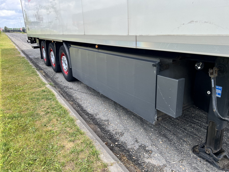 Kögel 3 - assige koeloplegger Carrier vector 1550 - Refrigeraattori puoliperävaunu: kuva Kögel 3 - assige koeloplegger Carrier vector 1550 - Refrigeraattori puoliperävaunu Kögel 3 - assige koeloplegger Carrier vector 1550 - Refrigeraattori puoliperävaunu: kuva Kögel 3 - assige koeloplegger Carrier vector 1550 - Refrigeraattori puoliperävaunu
