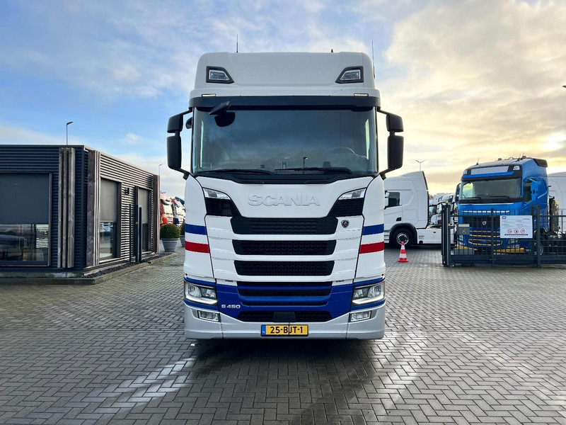 Scania S450 6x2 koelwagen Retarder / Dhollandia / Bloemenmaat - Refrigeraattori kuorma-auto: kuva Scania S450 6x2 koelwagen Retarder / Dhollandia / Bloemenmaat - Refrigeraattori kuorma-auto Scania S450 6x2 koelwagen Retarder / Dhollandia / Bloemenmaat - Refrigeraattori kuorma-auto: kuva Scania S450 6x2 koelwagen Retarder / Dhollandia / Bloemenmaat - Refrigeraattori kuorma-auto