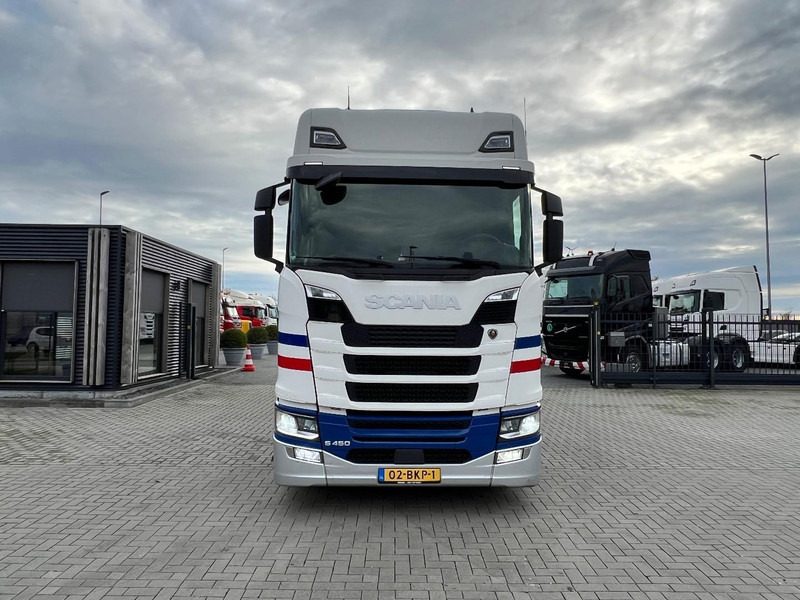 Scania S450 NGT 6x2 Koelwagen Retarder / Dhollandia / Bloenenmaat - Refrigeraattori kuorma-auto: kuva Scania S450 NGT 6x2 Koelwagen Retarder / Dhollandia / Bloenenmaat - Refrigeraattori kuorma-auto Scania S450 NGT 6x2 Koelwagen Retarder / Dhollandia / Bloenenmaat - Refrigeraattori kuorma-auto: kuva Scania S450 NGT 6x2 Koelwagen Retarder / Dhollandia / Bloenenmaat - Refrigeraattori kuorma-auto