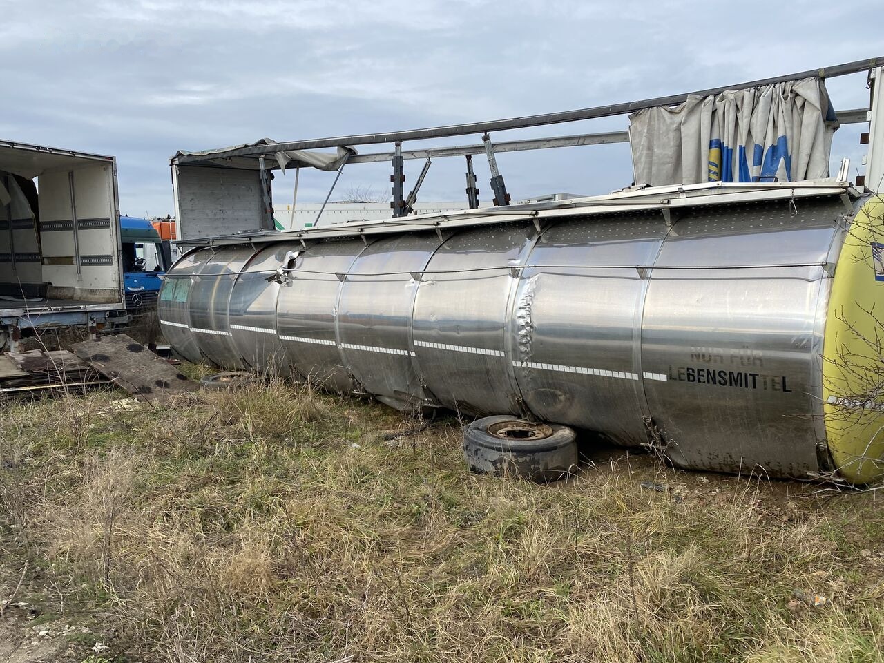 Magyar REZERVOR CISTERNA INOX ALIMENTAR in stare buna - Säiliökontti: kuva Magyar REZERVOR CISTERNA INOX ALIMENTAR in stare buna - Säiliökontti Magyar REZERVOR CISTERNA INOX ALIMENTAR in stare buna - Säiliökontti: kuva Magyar REZERVOR CISTERNA INOX ALIMENTAR in stare buna - Säiliökontti