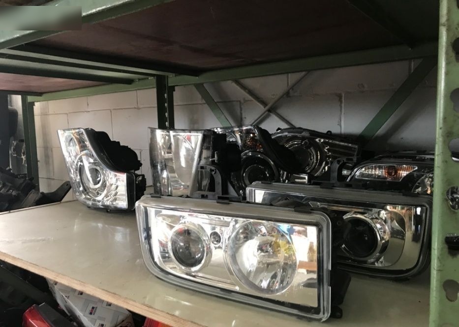 - Etulyhty - Kuorma-auto: kuva - Etulyhty - Kuorma-auto - Etulyhty - Kuorma-auto: kuva - Etulyhty - Kuorma-auto