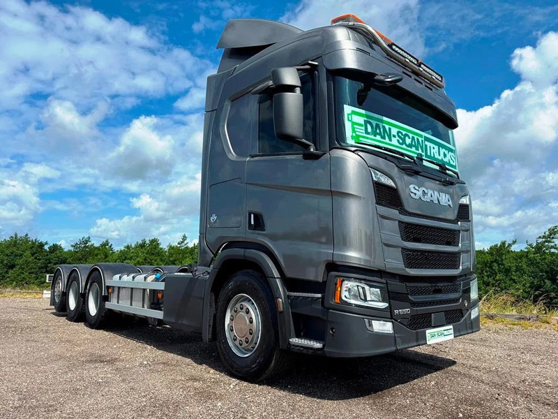 Scania R650 V8 NGS Steel / Air suspension. 4550mm weelbase. - Kuorma-auto alusta: kuva Scania R650 V8 NGS Steel / Air suspension. 4550mm weelbase. - Kuorma-auto alusta Scania R650 V8 NGS Steel / Air suspension. 4550mm weelbase. - Kuorma-auto alusta: kuva Scania R650 V8 NGS Steel / Air suspension. 4550mm weelbase. - Kuorma-auto alusta