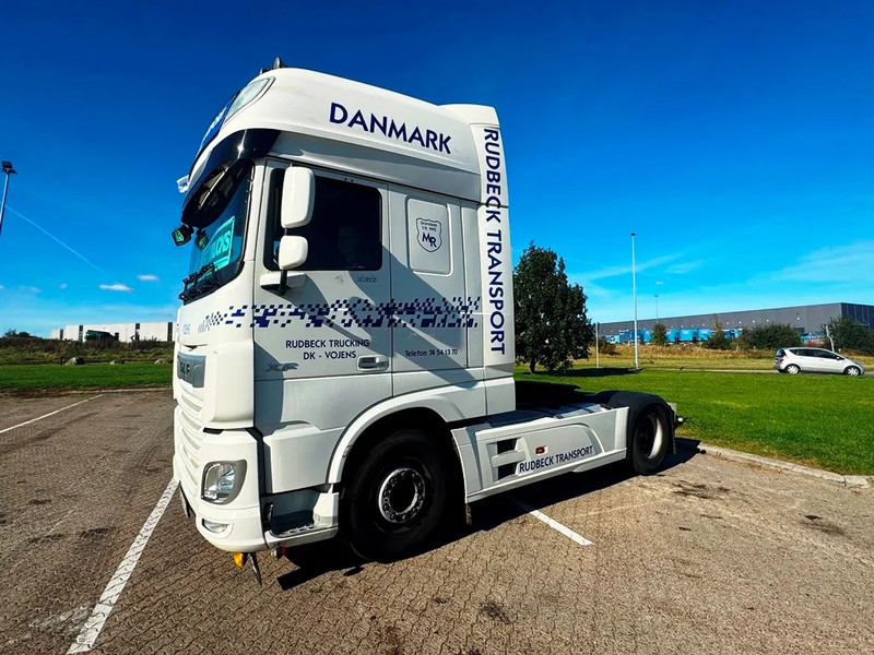 DAF XF 530 god tractor unit - Vetopöytäauto: kuva DAF XF 530 god tractor unit - Vetopöytäauto DAF XF 530 god tractor unit - Vetopöytäauto: kuva DAF XF 530 god tractor unit - Vetopöytäauto