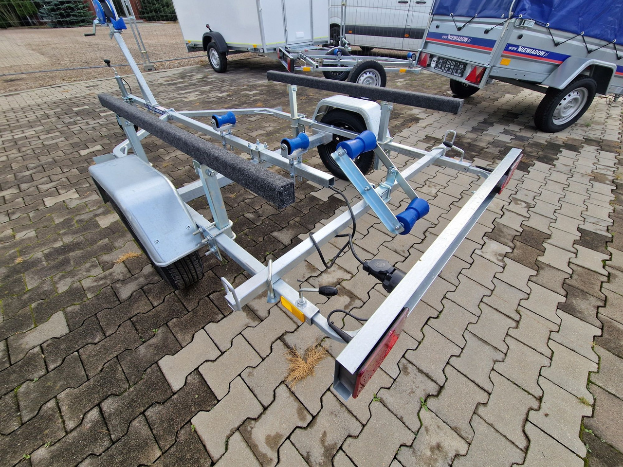 Nowa Przyczepa Podłodziowa ponton łódź 350 - 550cm Niewiadów P400 P415 - Kuljetin perävaunu: kuva Nowa Przyczepa Podłodziowa ponton łódź 350 - 550cm Niewiadów P400 P415 - Kuljetin perävaunu Nowa Przyczepa Podłodziowa ponton łódź 350 - 550cm Niewiadów P400 P415 - Kuljetin perävaunu: kuva Nowa Przyczepa Podłodziowa ponton łódź 350 - 550cm Niewiadów P400 P415 - Kuljetin perävaunu