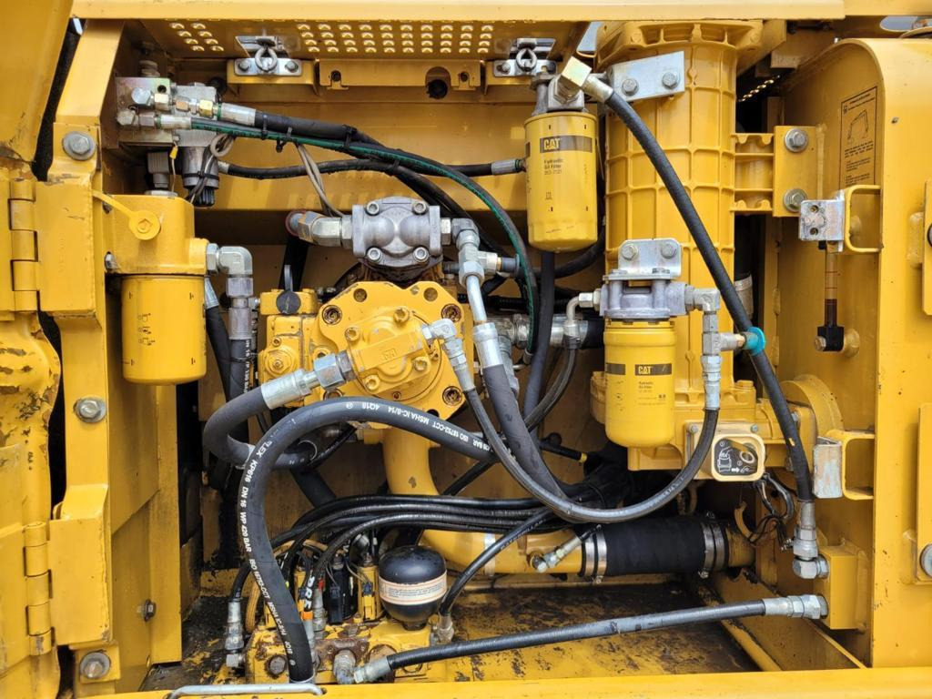 Telakaivukone Caterpillar 318BL: kuva Telakaivukone Caterpillar 318BL