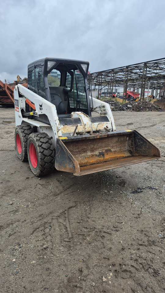 BOBCAT S130 - Liukuohjattu kuormaaja: kuva BOBCAT S130 - Liukuohjattu kuormaaja BOBCAT S130 - Liukuohjattu kuormaaja: kuva BOBCAT S130 - Liukuohjattu kuormaaja