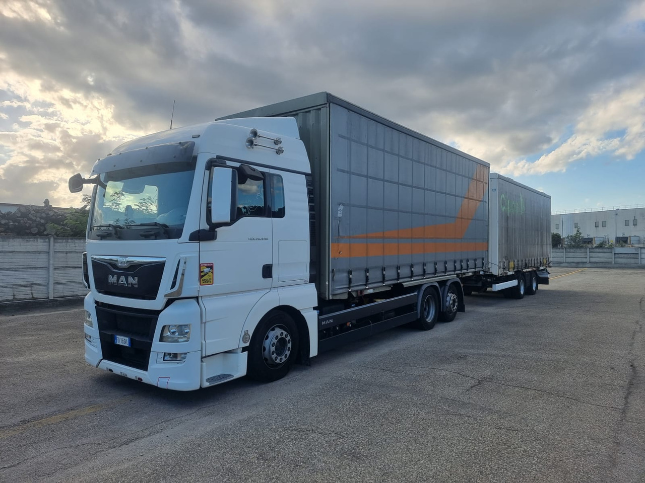 AUTOCARRO PORTACASSE - 2016 - 781000 km MAN TGX 26.440 6x2 - Pressukapelli kuorma-auto, Pressukapelliperävaunu: kuva AUTOCARRO PORTACASSE - 2016 - 781000 km MAN TGX 26.440 6x2 - Pressukapelli kuorma-auto, Pressukapelliperävaunu AUTOCARRO PORTACASSE - 2016 - 781000 km MAN TGX 26.440 6x2 - Pressukapelli kuorma-auto, Pressukapelliperävaunu: kuva AUTOCARRO PORTACASSE - 2016 - 781000 km MAN TGX 26.440 6x2 - Pressukapelli kuorma-auto, Pressukapelliperävaunu
