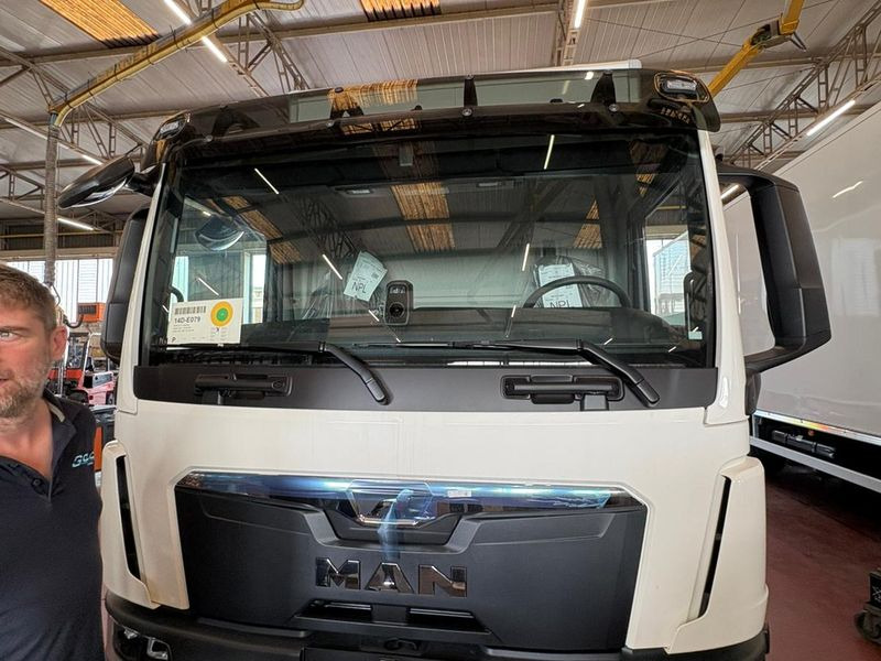 CUBO CON PEDANA 4x2 250hp MAN TGL 12.250 4x2 BL CH - Umpikori kuorma-auto: kuva CUBO CON PEDANA 4x2 250hp MAN TGL 12.250 4x2 BL CH - Umpikori kuorma-auto CUBO CON PEDANA 4x2 250hp MAN TGL 12.250 4x2 BL CH - Umpikori kuorma-auto: kuva CUBO CON PEDANA 4x2 250hp MAN TGL 12.250 4x2 BL CH - Umpikori kuorma-auto