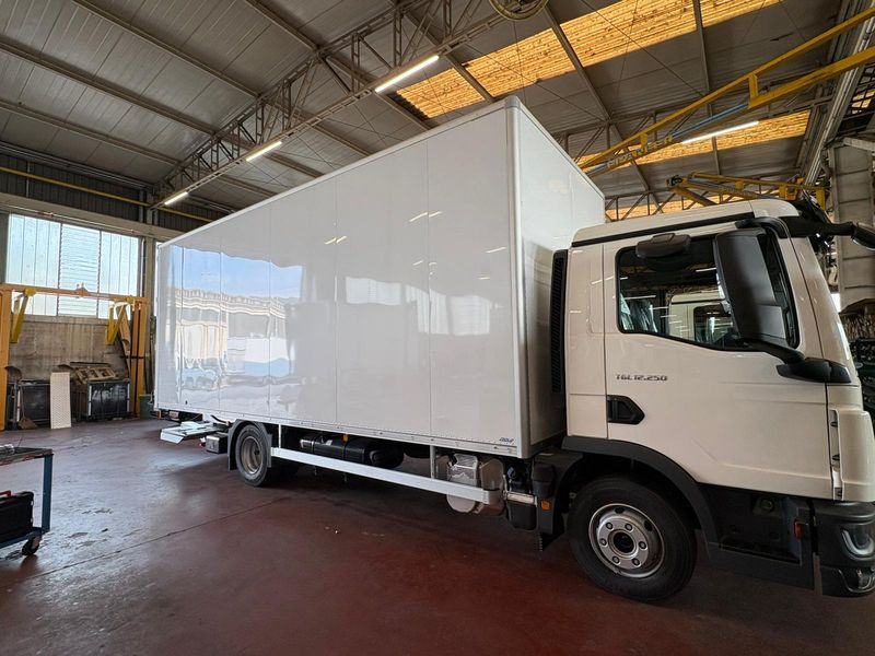 CUBO CON PEDANA 4x2 250hp MAN TGL 12.250 4x2 BL CH - Umpikori kuorma-auto: kuva CUBO CON PEDANA 4x2 250hp MAN TGL 12.250 4x2 BL CH - Umpikori kuorma-auto CUBO CON PEDANA 4x2 250hp MAN TGL 12.250 4x2 BL CH - Umpikori kuorma-auto: kuva CUBO CON PEDANA 4x2 250hp MAN TGL 12.250 4x2 BL CH - Umpikori kuorma-auto