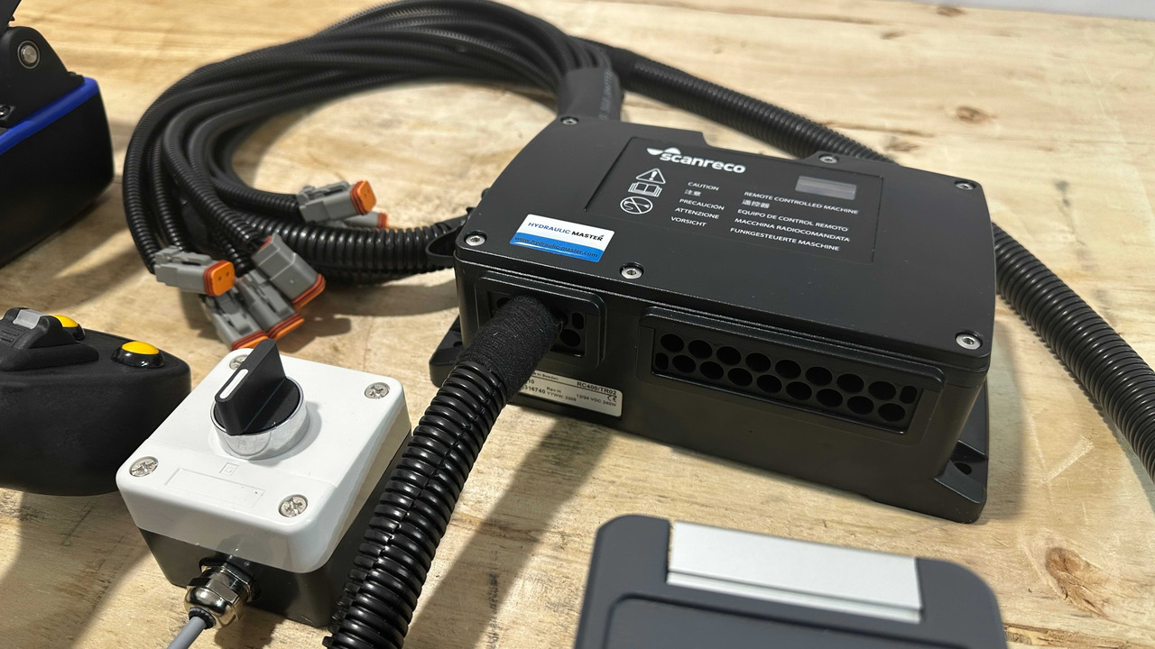 Proportional Valve Walvoil DPX100 with Control Scanreco RC400 and JP Joysticks Danfoss for Parker, Nordhyraulic, Fassi, Hiab - Metsäkone: kuva Proportional Valve Walvoil DPX100 with Control Scanreco RC400 and JP Joysticks Danfoss for Parker, Nordhyraulic, Fassi, Hiab - Metsäkone Proportional Valve Walvoil DPX100 with Control Scanreco RC400 and JP Joysticks Danfoss for Parker, Nordhyraulic, Fassi, Hiab - Metsäkone: kuva Proportional Valve Walvoil DPX100 with Control Scanreco RC400 and JP Joysticks Danfoss for Parker, Nordhyraulic, Fassi, Hiab - Metsäkone