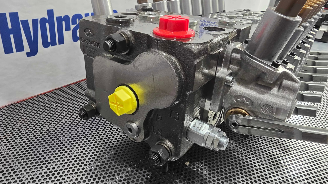 Proportional Valve Walvoil DPX160 combined with DPX100, 9 functions - Metsäperävaunu: kuva Proportional Valve Walvoil DPX160 combined with DPX100, 9 functions - Metsäperävaunu Proportional Valve Walvoil DPX160 combined with DPX100, 9 functions - Metsäperävaunu: kuva Proportional Valve Walvoil DPX160 combined with DPX100, 9 functions - Metsäperävaunu