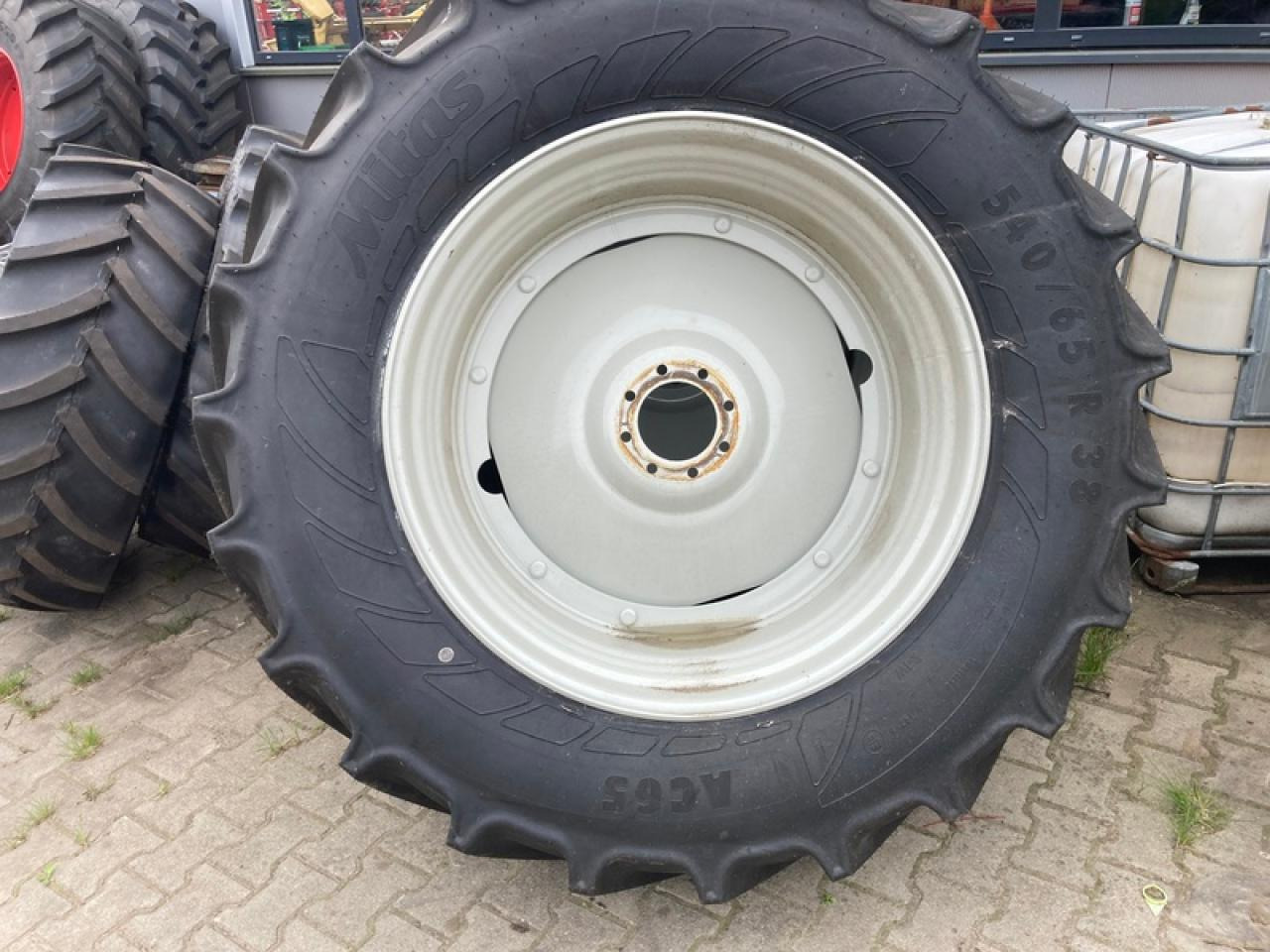 2X 440/65R28//2X 540/65R38 VALTRA - Rengas: kuva 2X 440/65R28//2X 540/65R38 VALTRA - Rengas 2X 440/65R28//2X 540/65R38 VALTRA - Rengas: kuva 2X 440/65R28//2X 540/65R38 VALTRA - Rengas
