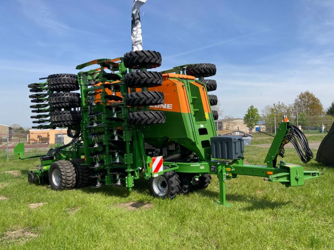 Amazone CIRRIUS 6003AKTION - Kylvölannoitin: kuva Amazone CIRRIUS 6003AKTION - Kylvölannoitin Amazone CIRRIUS 6003AKTION - Kylvölannoitin: kuva Amazone CIRRIUS 6003AKTION - Kylvölannoitin