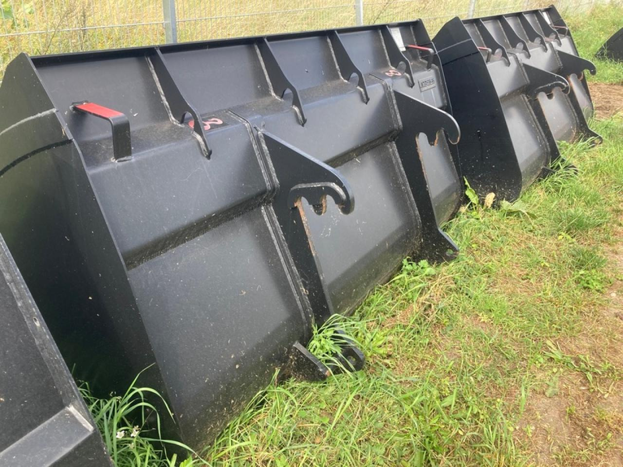 JCB LSB LEICHTGUTSCHAUFEL JCB Q-FIT - Kuormaajan kauha: kuva JCB LSB LEICHTGUTSCHAUFEL JCB Q-FIT - Kuormaajan kauha JCB LSB LEICHTGUTSCHAUFEL JCB Q-FIT - Kuormaajan kauha: kuva JCB LSB LEICHTGUTSCHAUFEL JCB Q-FIT - Kuormaajan kauha