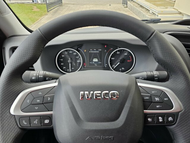 IVECO Daily 35S18HA8 3.0 Koffer Hi-Matic AHK Tacho... - Jakeluauto: kuva IVECO Daily 35S18HA8 3.0 Koffer Hi-Matic AHK Tacho... - Jakeluauto IVECO Daily 35S18HA8 3.0 Koffer Hi-Matic AHK Tacho... - Jakeluauto: kuva IVECO Daily 35S18HA8 3.0 Koffer Hi-Matic AHK Tacho... - Jakeluauto