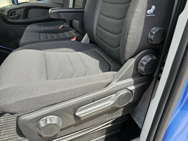 IVECO Daily 35S18HA8 3.0 Koffer Hi-Matic AHK Tacho... - Jakeluauto: kuva IVECO Daily 35S18HA8 3.0 Koffer Hi-Matic AHK Tacho... - Jakeluauto IVECO Daily 35S18HA8 3.0 Koffer Hi-Matic AHK Tacho... - Jakeluauto: kuva IVECO Daily 35S18HA8 3.0 Koffer Hi-Matic AHK Tacho... - Jakeluauto