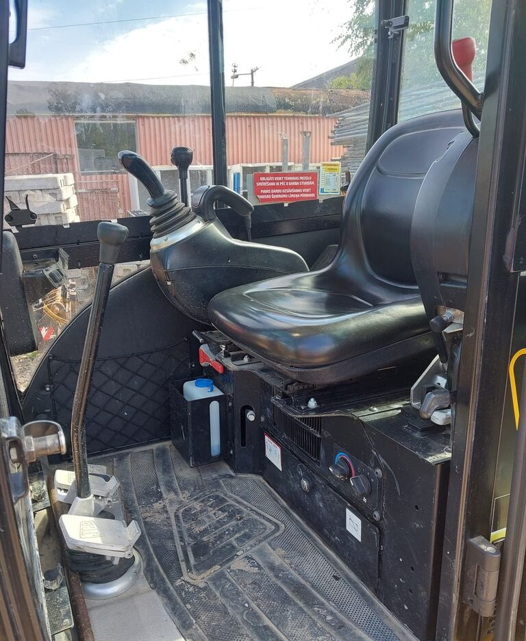 JCB  - Minikuormaaja: kuva JCB  - Minikuormaaja JCB  - Minikuormaaja: kuva JCB  - Minikuormaaja